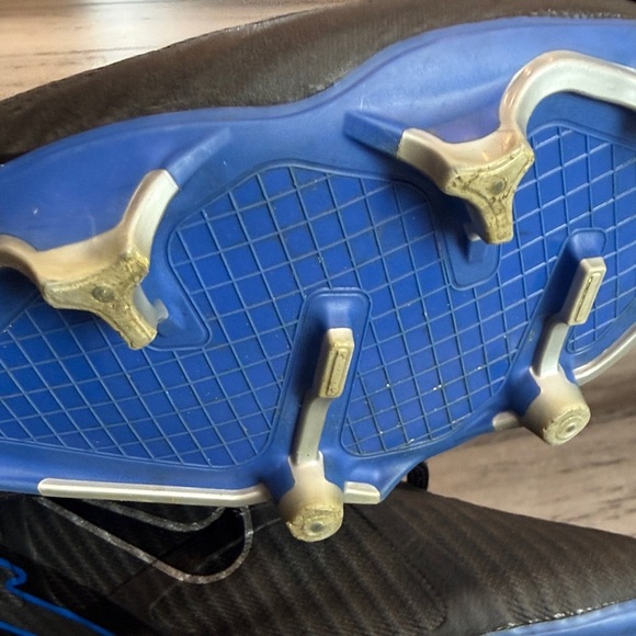 Nike Black and Blue Athletic Shoes - Picture 8 of 10